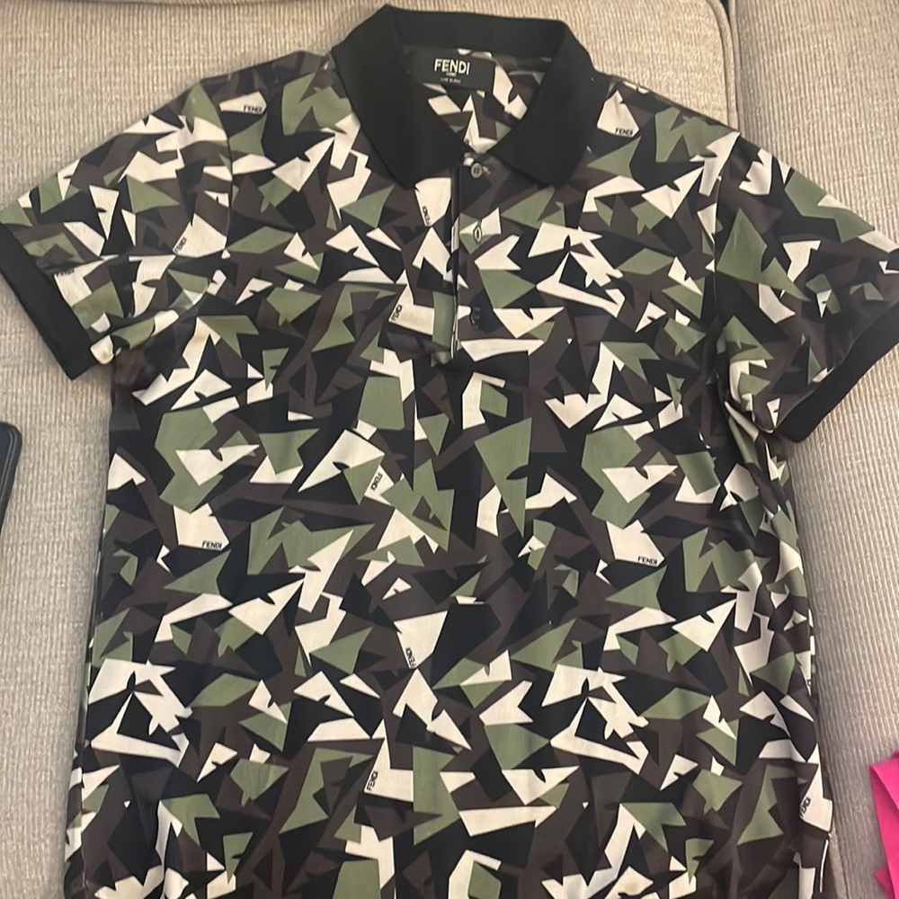 ❌ SOLD ❌Fendi shirt